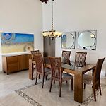 Cozy Apartment Near Airport, Beaches & Old City