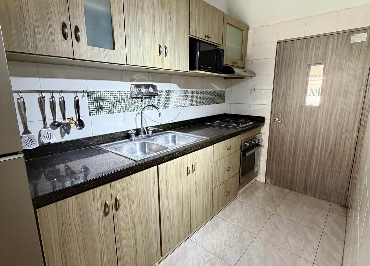 Cozy Near Airport, Beaches & Old