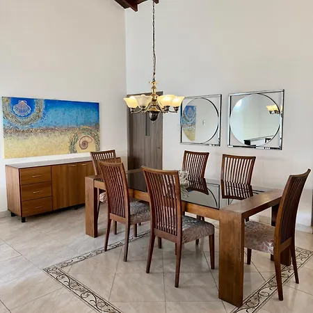 Cozy Near Airport, Beaches & Old Apartamento Cartagena