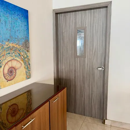 Cozy Near Airport, Beaches & Old *