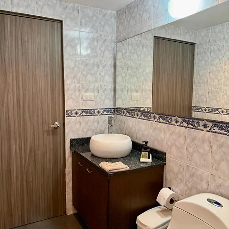 Cozy Near Airport, Beaches & Old *