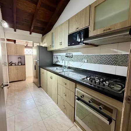 Cozy Near Airport, Beaches & Old Apartamento Cartagena