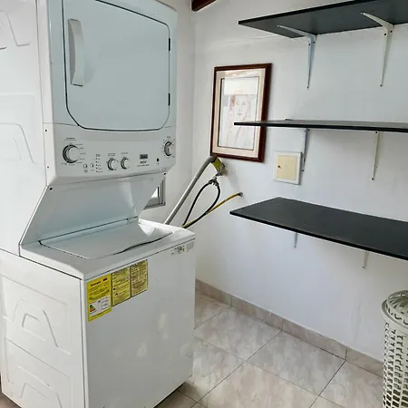 Cozy Near Airport, Beaches & Old Apartamento Cartagena
