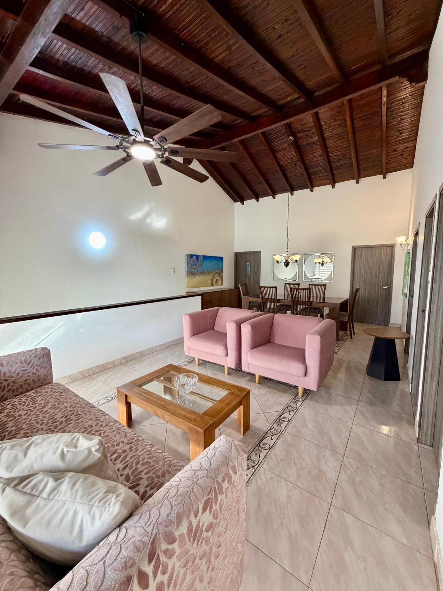 Cozy Near Airport, Beaches & Old *