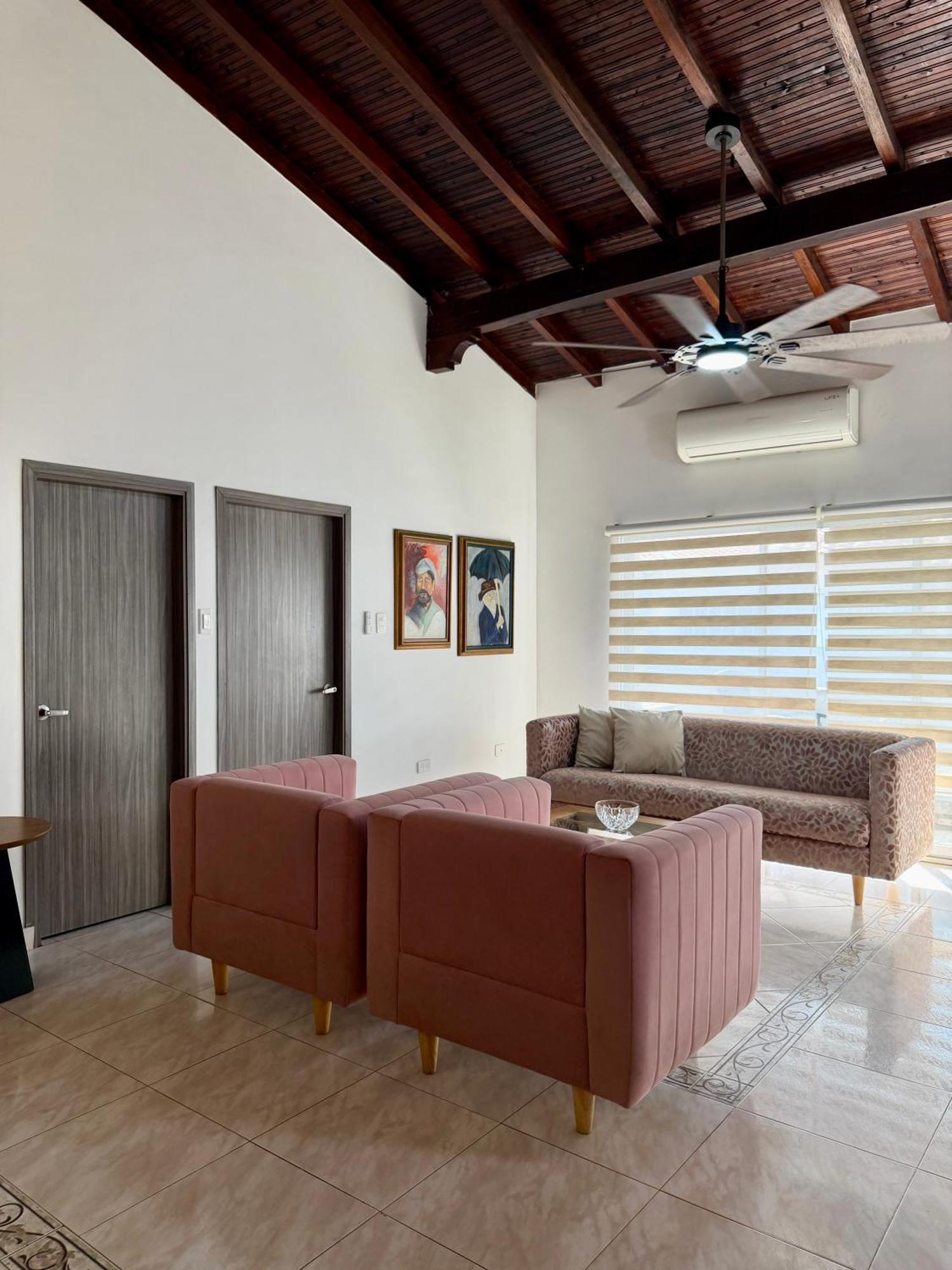 Cozy Near Airport, Beaches & Old Apartamento *