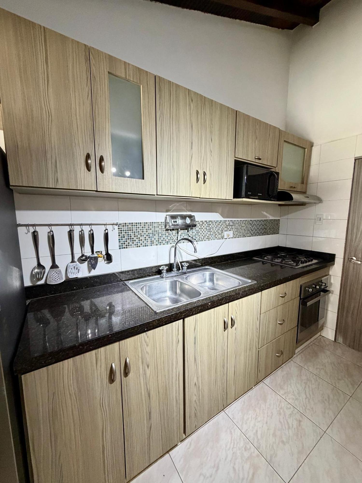 Cozy Near Airport, Beaches & Old *